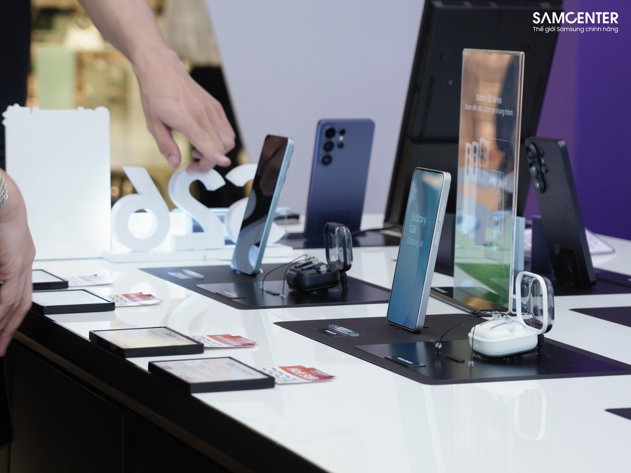 SamCenter Z-Day sôi động trong ngày mở bán thế hệ Galaxy Z mới