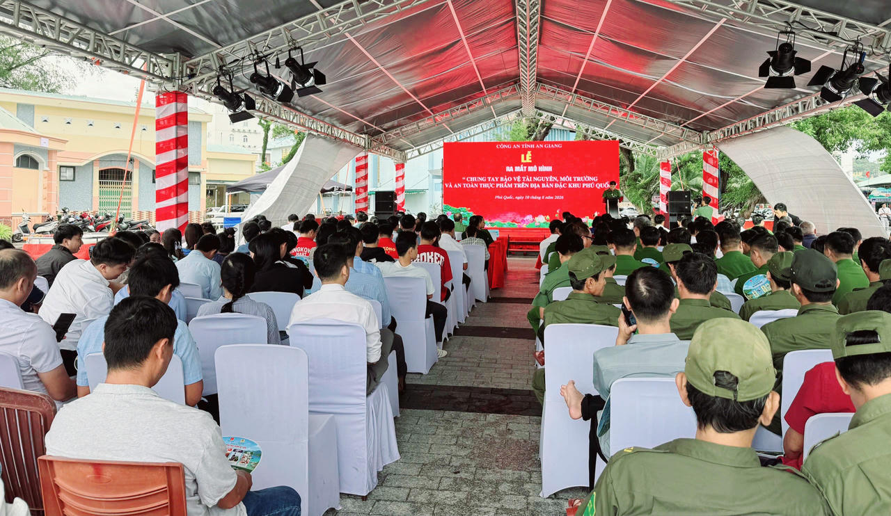 Quang cảnh buổi lễ. Ảnh: Khánh Thùy