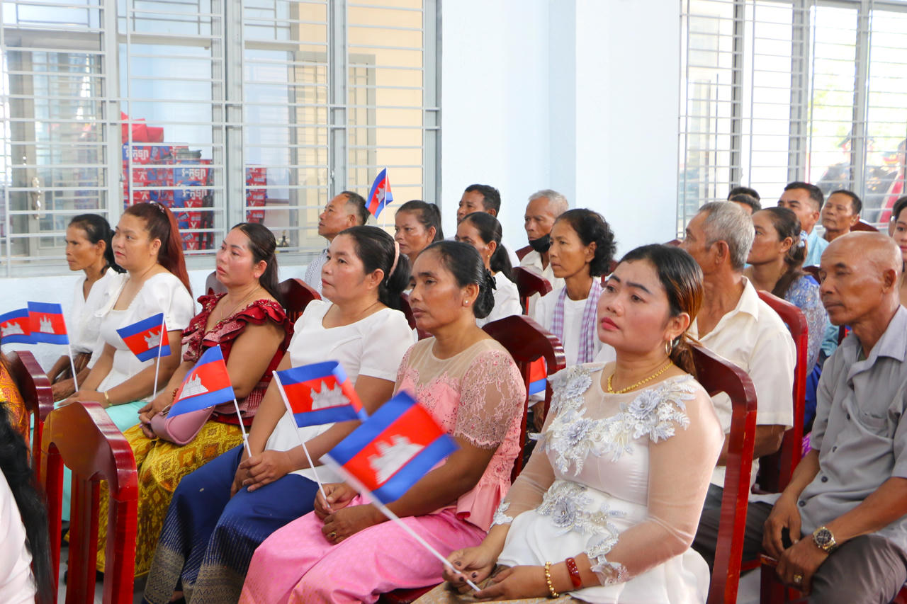 Không chỉ trong đồng bào dân tộc thiểu số, tiếng khmer còn là ngôn ngữ được sử dụng nhiều khi Tây Ninh là địa phương có 368 km tiếp giáp với vương quốc Campuchia (Ảnh: Khánh Toàn)