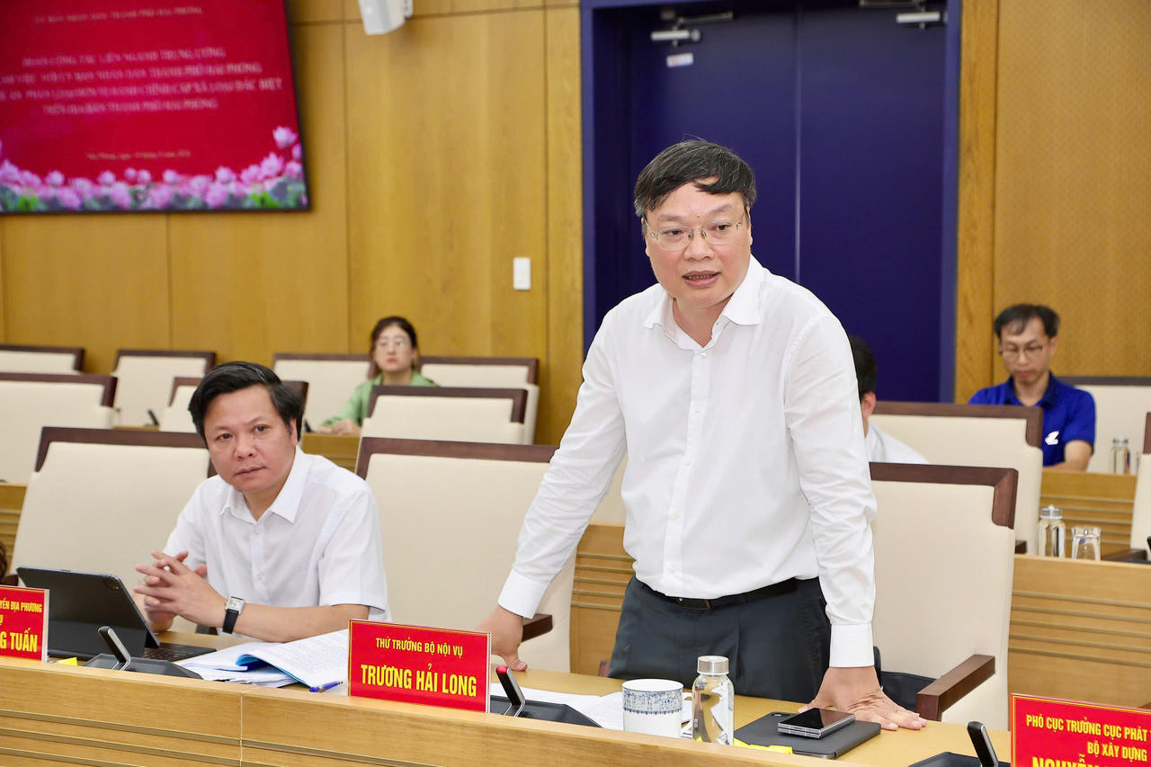 Thứ trưởng Bộ Nội vụ Trương Hải Long phát biểu chỉ đạo tại cuộc làm việc. (Ảnh: Cổng TTĐT Hải Phòng)