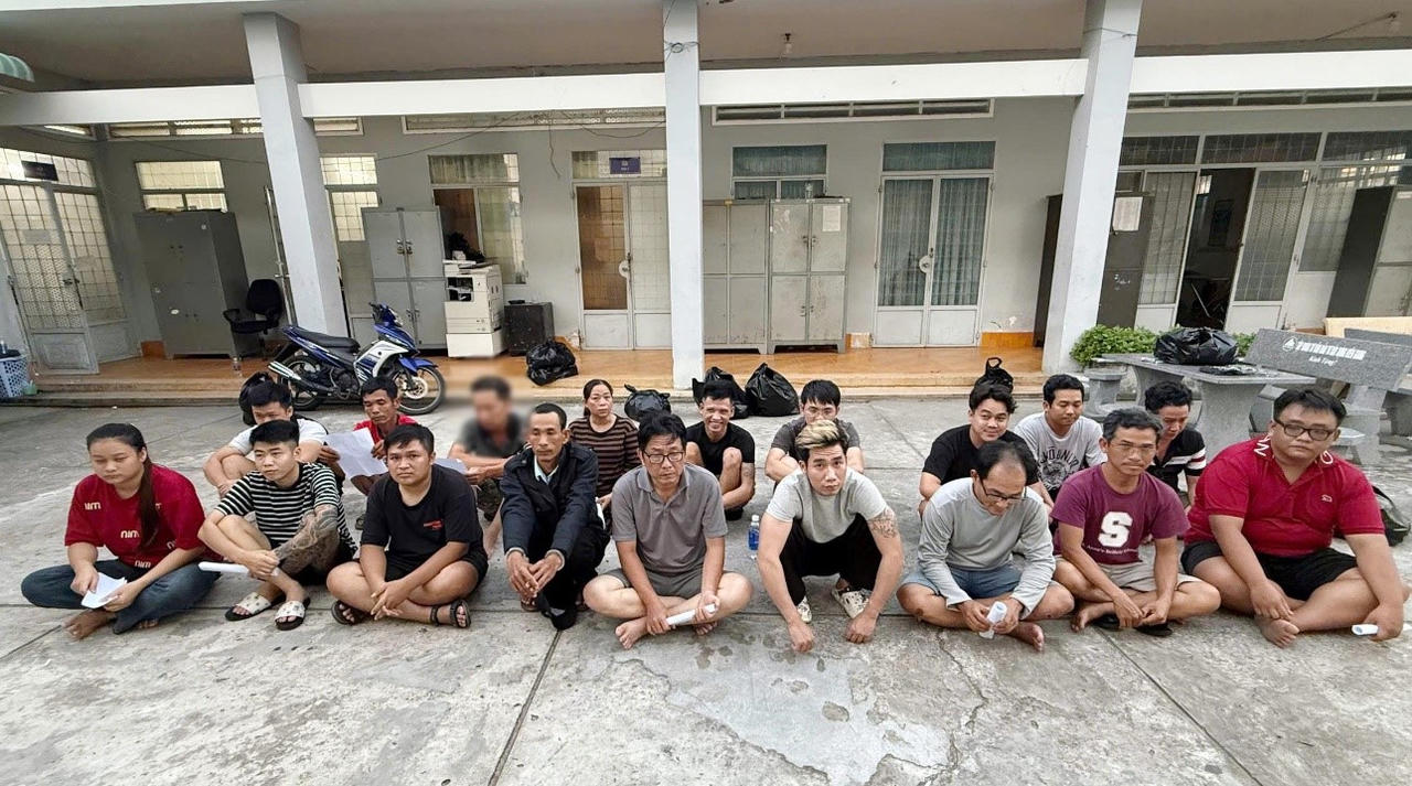  Các bị can bị bắt trong chuyên án. Ảnh: Hoàng Đô