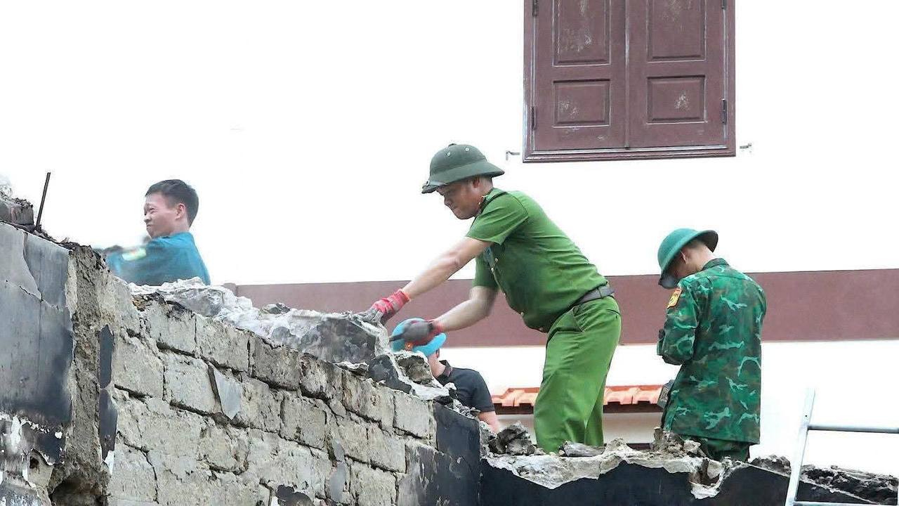 Sau 5 ngày hỏa hoạn, cụ bà ở Quảng Trị được hỗ trợ xây nhà mới