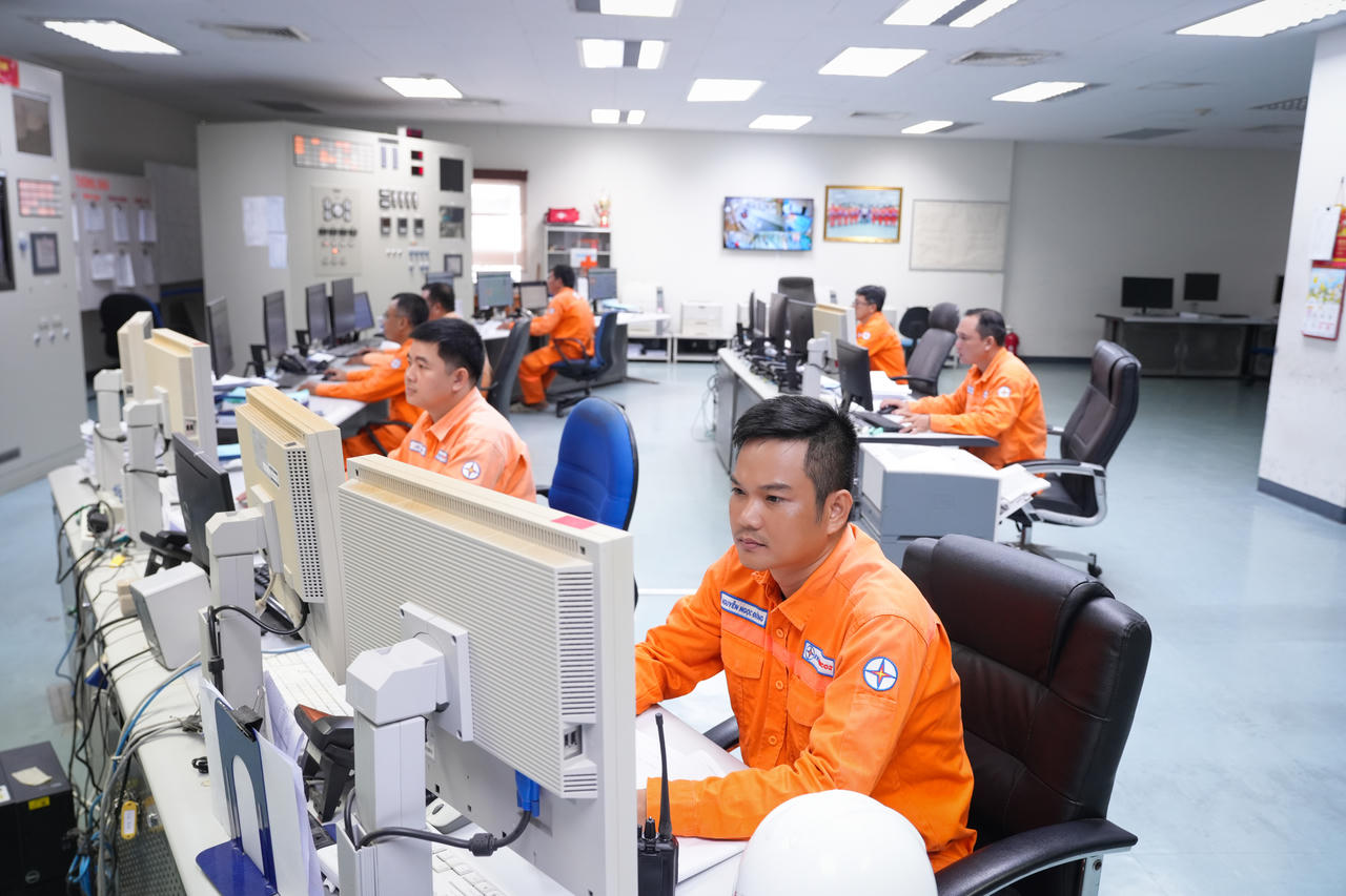Truyền thống quý báu của Công ty: không ngừng sáng tạo và hăng say lao động.