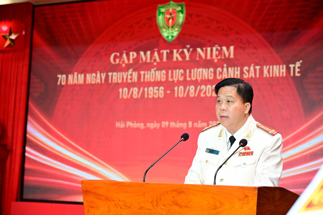 Đại tá Bùi Trung Thành, Phó Giám đốc, Thủ trưởng Cơ quan Cảnh sát điều tra CATP Hải Phòng phát biểu tại buổi gặp mặt (Ảnh Công an TP)