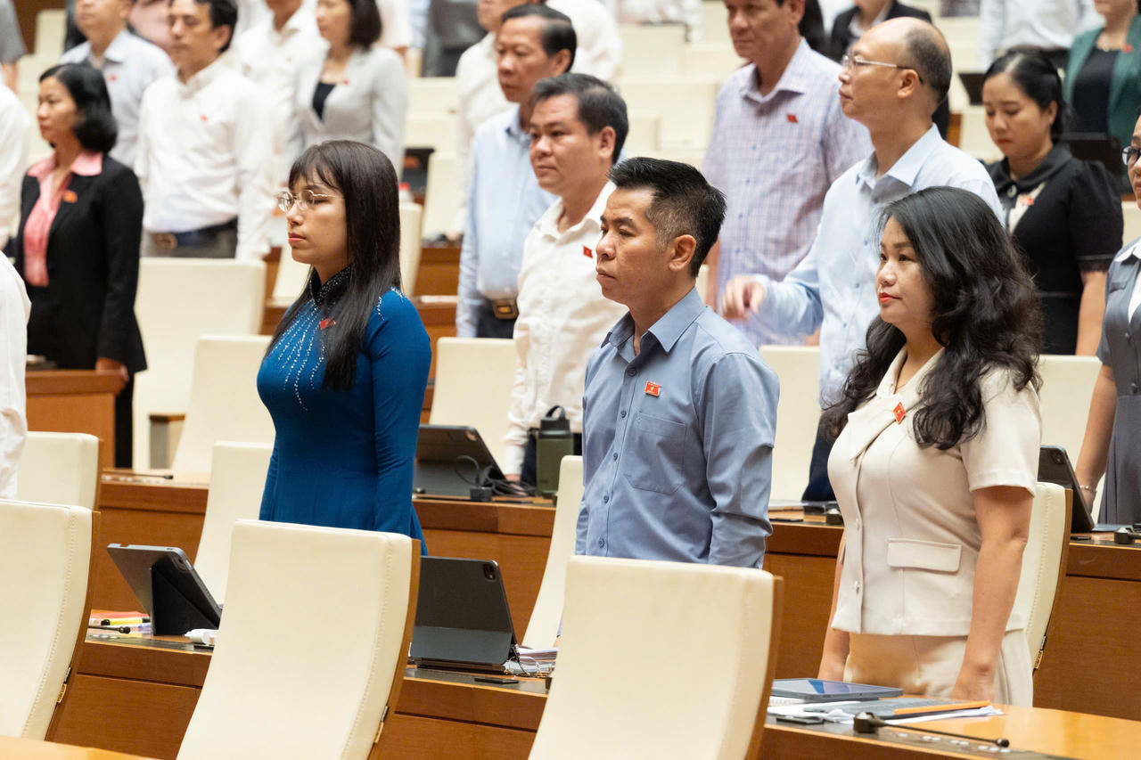 Quốc hội dành phút mặc niệm Chủ tịch Quốc hội Lào Saysomphone Phomvihane