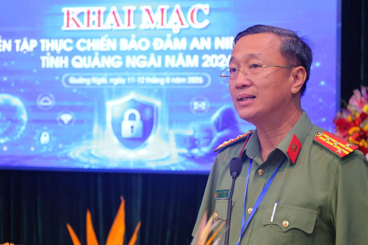 Đội ứng cứu gồm 231 thành viên, do Đại tá Nguyễn Thành Long - Phó Giám đốc Công an tỉnh Quảng Ngãi làm Đội trưởng. (ảnh Vân Anh)