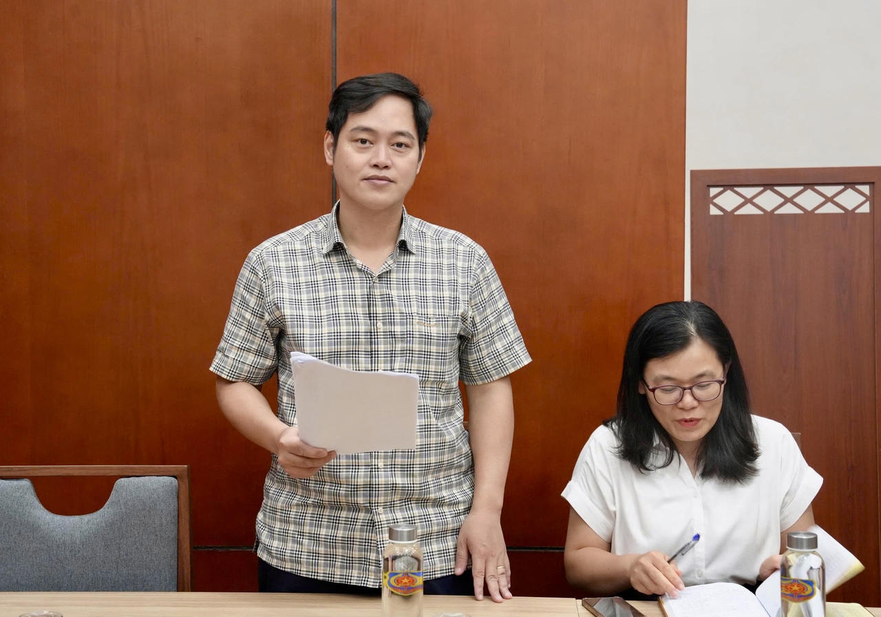 Phó Chánh Văn phòng Bộ Lê Thái Phương trình bày báo cáo.
