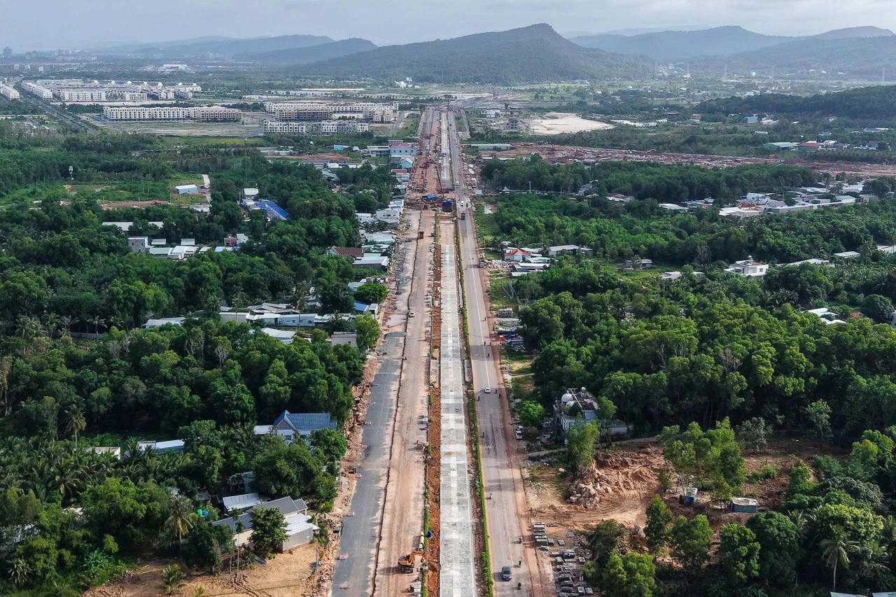 Tuyến LRT rút ngắn thời gian từ Sân bay Phú Quốc về Nam đảo xuống còn 20 phút. Ảnh: Sun Group