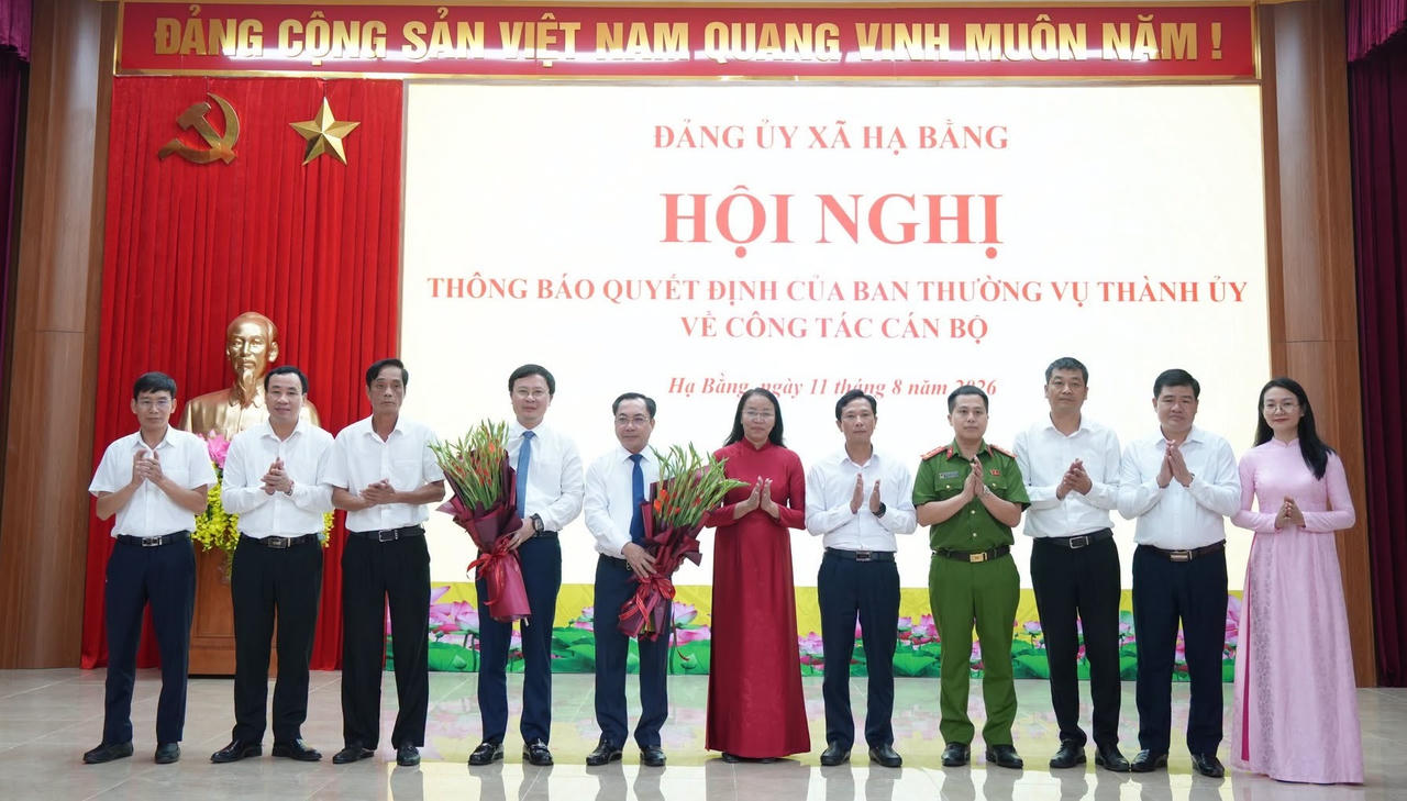 Hai Bí thư xã Tây Phương và Hạ Bằng luân chuyển vị trí công tác 
