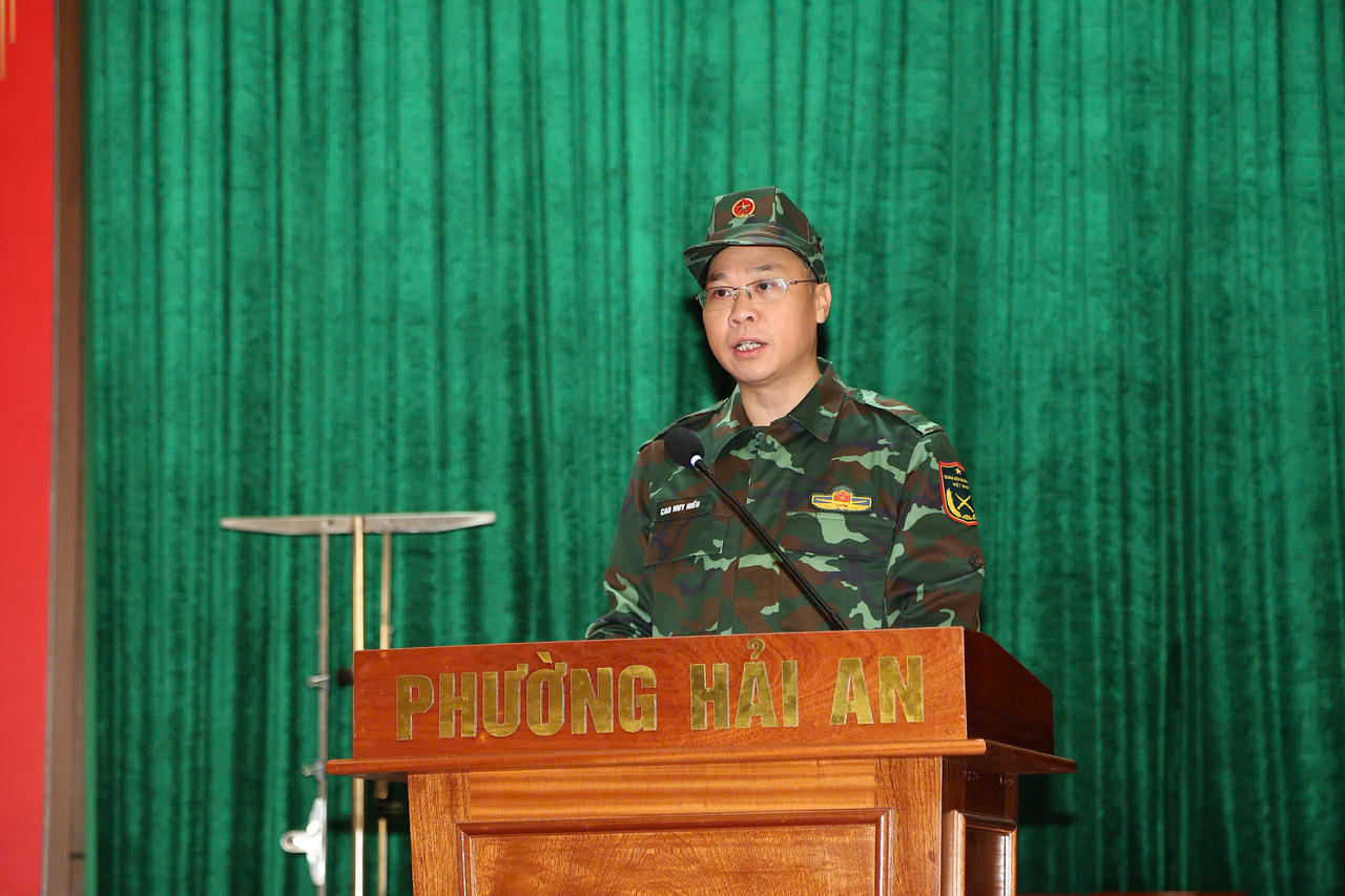 Ông Cao Huy Hiếu , Chủ tịch UBND phường Hai An phat biểu tại buổi diễn tập. (Ảnh Huy Nguyễn)