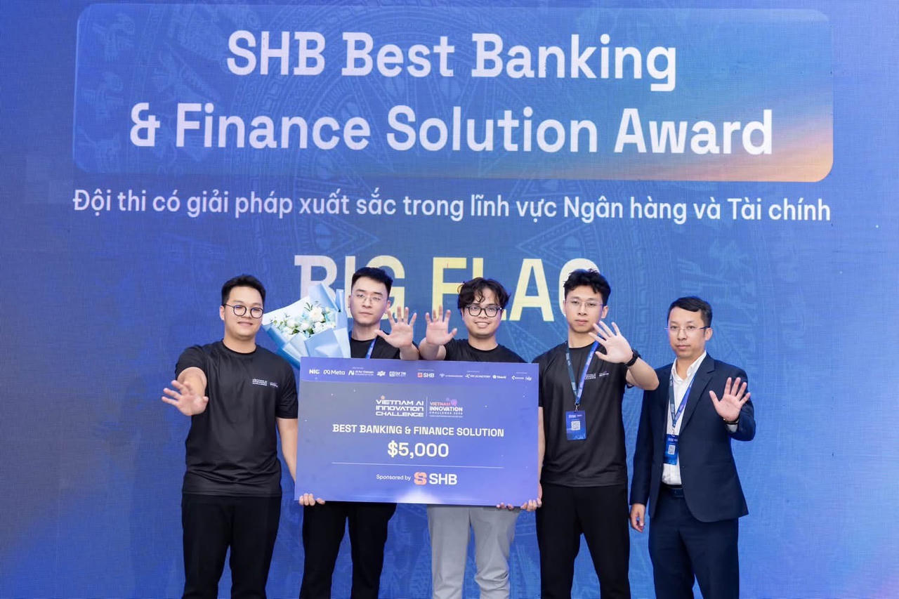 Đội Big Flag nhận giải SHB Best Banking & Finance Solution Award