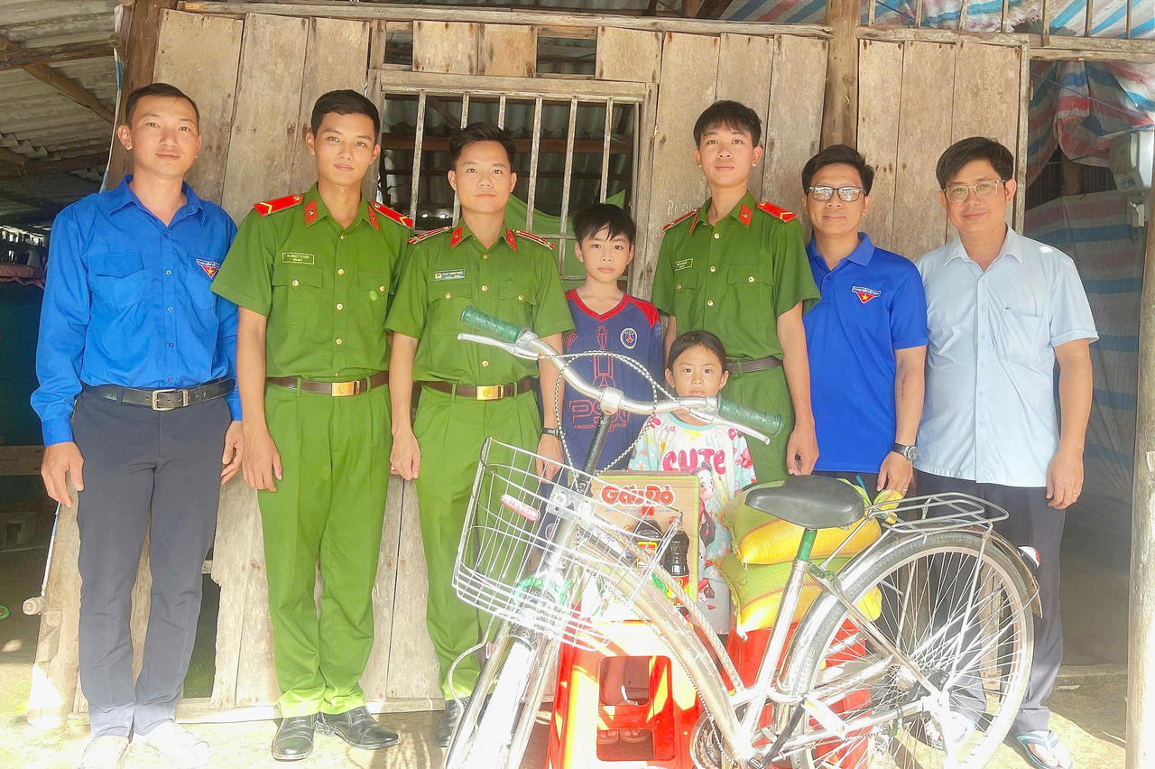 Công an Cà Mau triển khai nhiều hoạt động hỗ trợ trẻ em