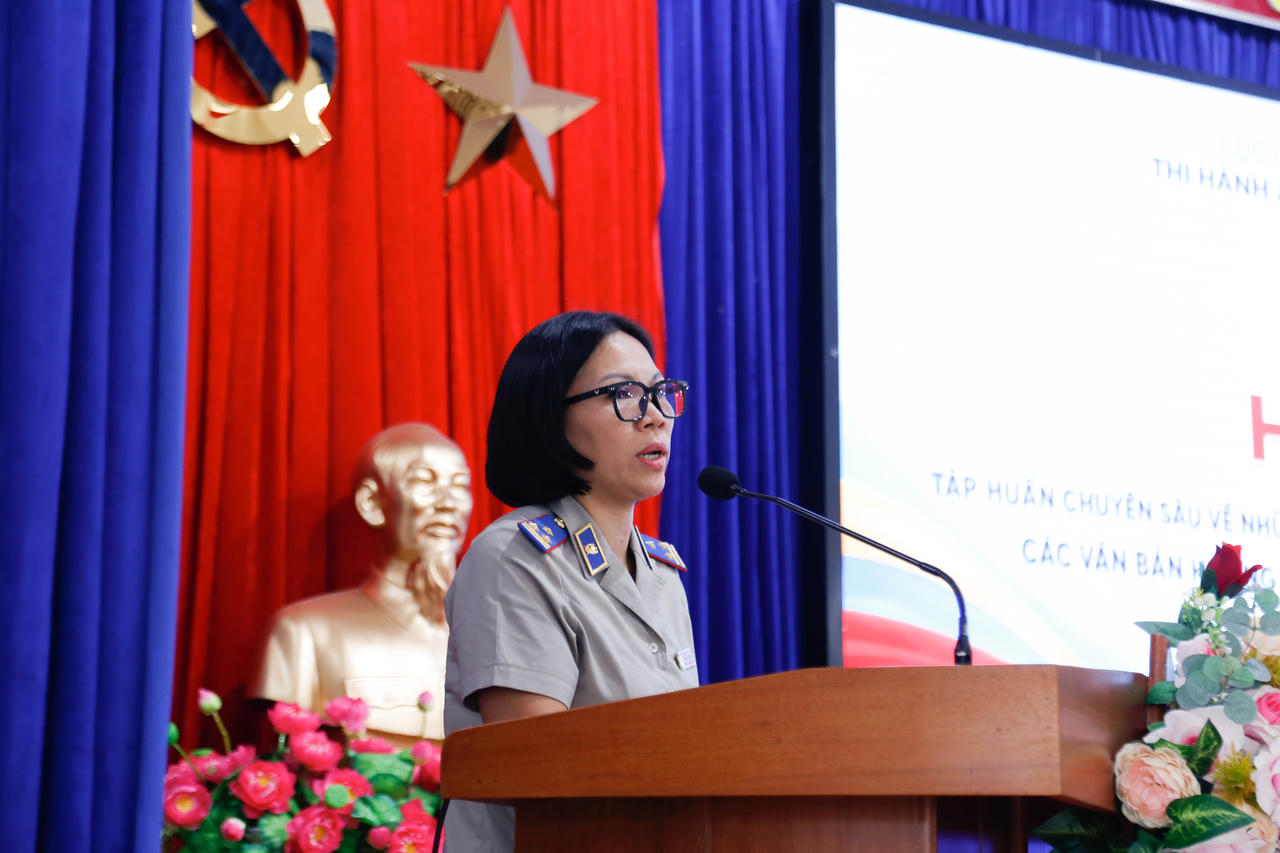 Bà Nguyễn Thị Kim Quy – Phó trưởng ban Ban Pháp chế và Nghiệp vụ THADS – Cục Quản lý THADS phát biểu tại hội nghị.