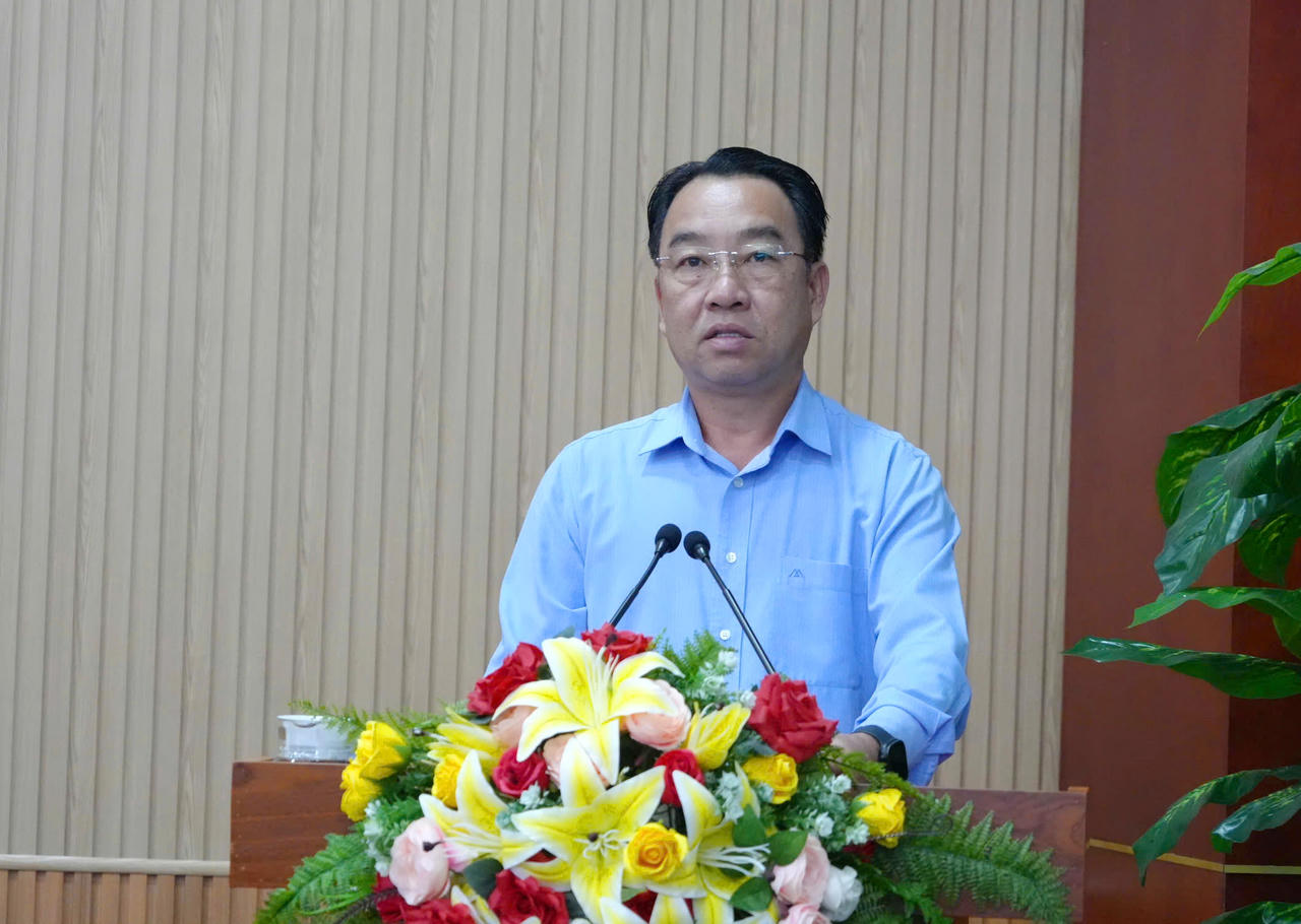 Ông Lữ Quang Ngời - Phó Bí thư Tỉnh ủy, Chủ tịch UBND tỉnh Cà Mau, phát biểu tại Hội nghị (Ảnh: CTV).