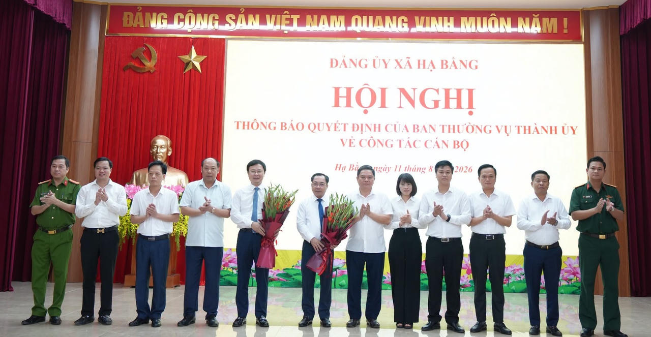 Hai Bí thư xã Tây Phương và Hạ Bằng luân chuyển vị trí công tác 