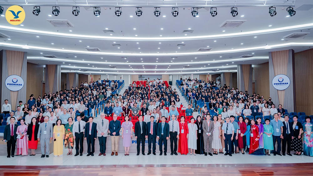 Các đại biểu tham dự hội nghị.