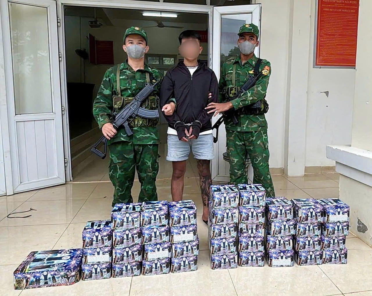 Đối tượng và tang vật. Ảnh: Công an Đồng Nai.