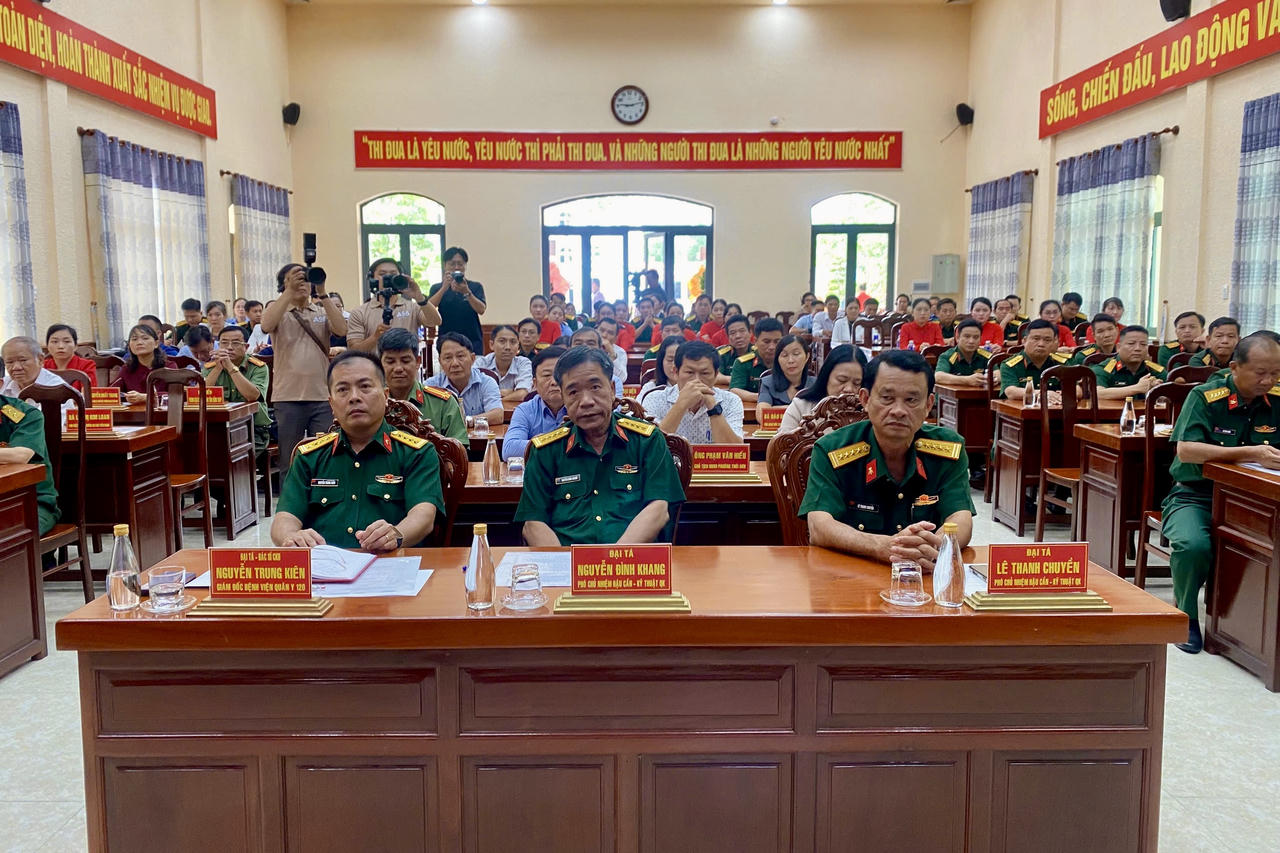 Đại biểu tham dự khai trương. Ảnh: Thiện Lê