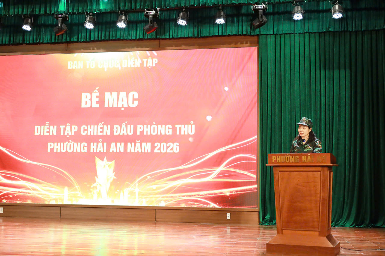 Bà Nguyễn Thị Thu - Bí thư Đảng ủy, Chủ tịch HĐND phường Hải An phát biểu tại hội nghị. (Ảnh Huy Nguyễn)
