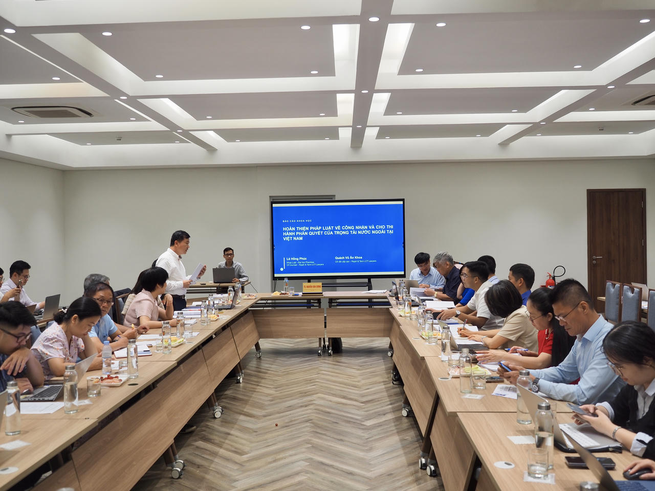 Các chuyên gia, nhà khoa học đã tập trung đánh giá khách quan những kết quả đã đạt được, nhận diện các quy định còn bất cập, chưa theo kịp thực tiễn. 