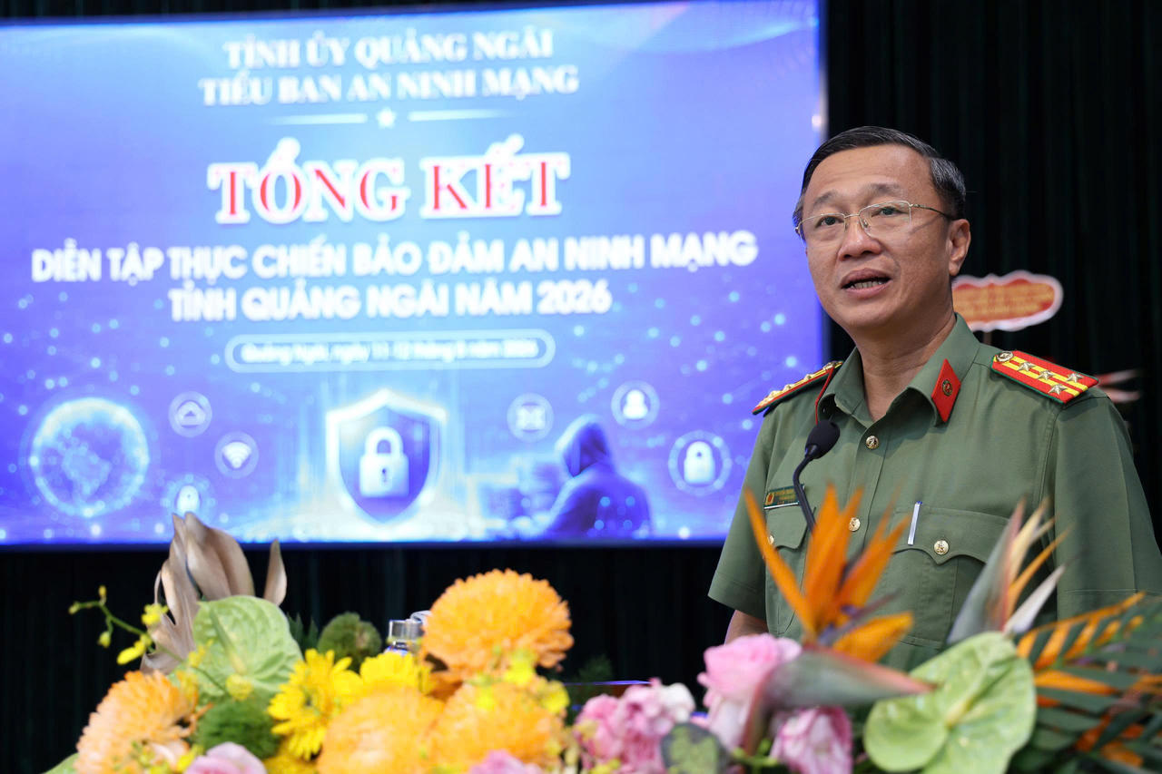 Đánh giá cuộc diễn tập, Đại tá Nguyễn Thành Long, Phó Giám đốc Công an tỉnh Quảng Ngãi cho rằng, giá trị lớn nhất của diễn tập không chỉ nằm ở kết quả thi mà còn ở việc phát hiện những lỗ hổng, nguy cơ có thể bị lợi dụng để tấn công. (ảnh Vân Anh) 