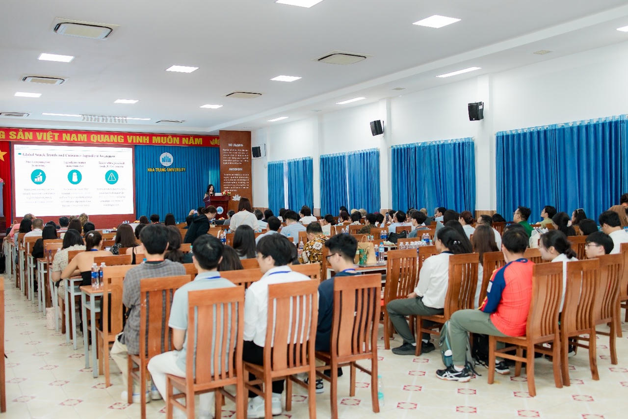 Chủ đề Hội thảo khoa học năm nay bàn về: “Định hướng chuyển đổi bền vững bằng đánh giá cảm quan”.