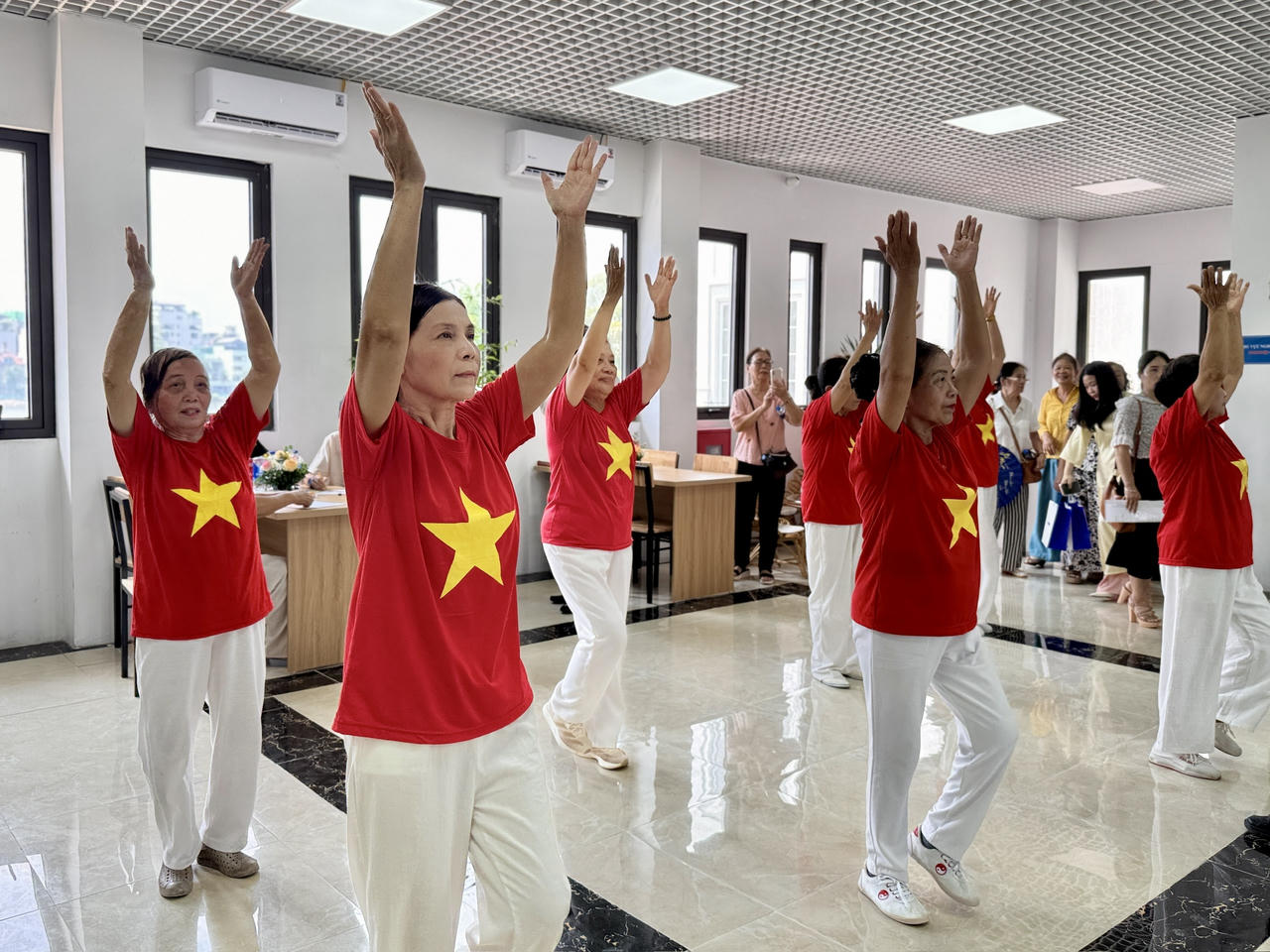 Khai trương ‘Cơ sở chăm sóc người cao tuổi ban ngày’ phường Tây Hồ