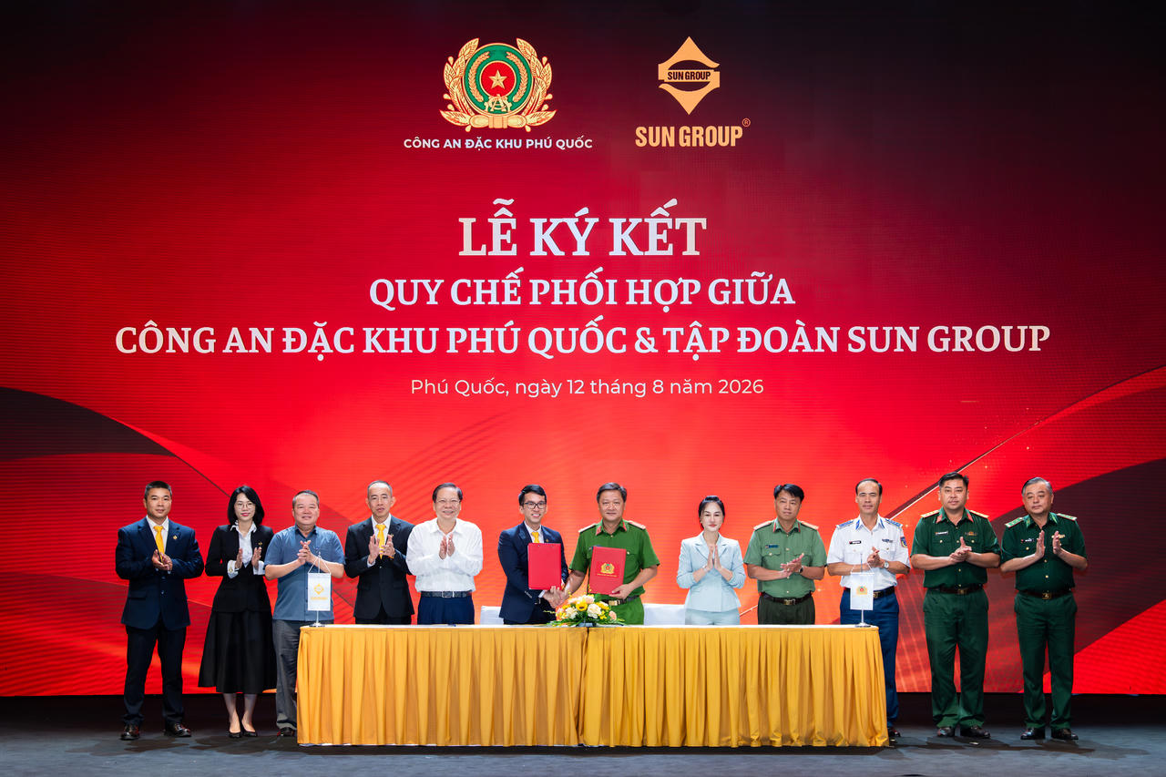 Lễ ký kết giữa Công an Đặc khu Phú Quốc và Tập đoàn Sun Group về Quy chế phối hợp về công tác bảo đảm an ninh, trật tự trên địa bàn. Ảnh: Sun Group