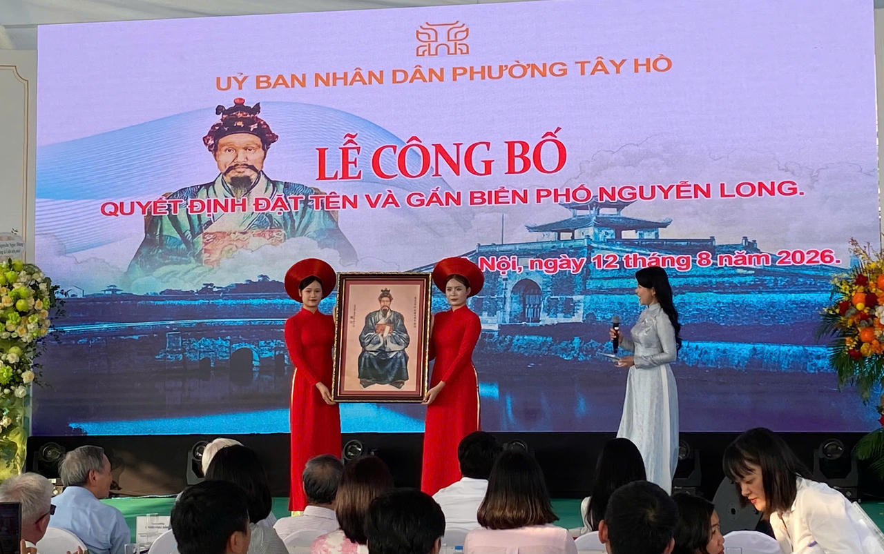 Bức ảnh truyền thần của Võ Phó bảng Nguyễn Long được gia đình gìn giữ. (Ảnh: PV)