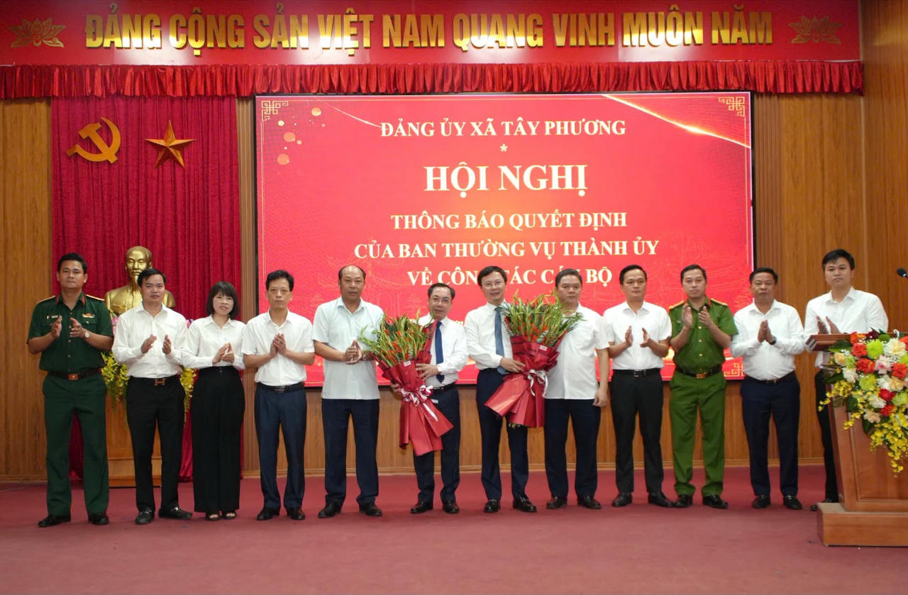 Hai Bí thư xã Tây Phương và Hạ Bằng luân chuyển vị trí công tác 