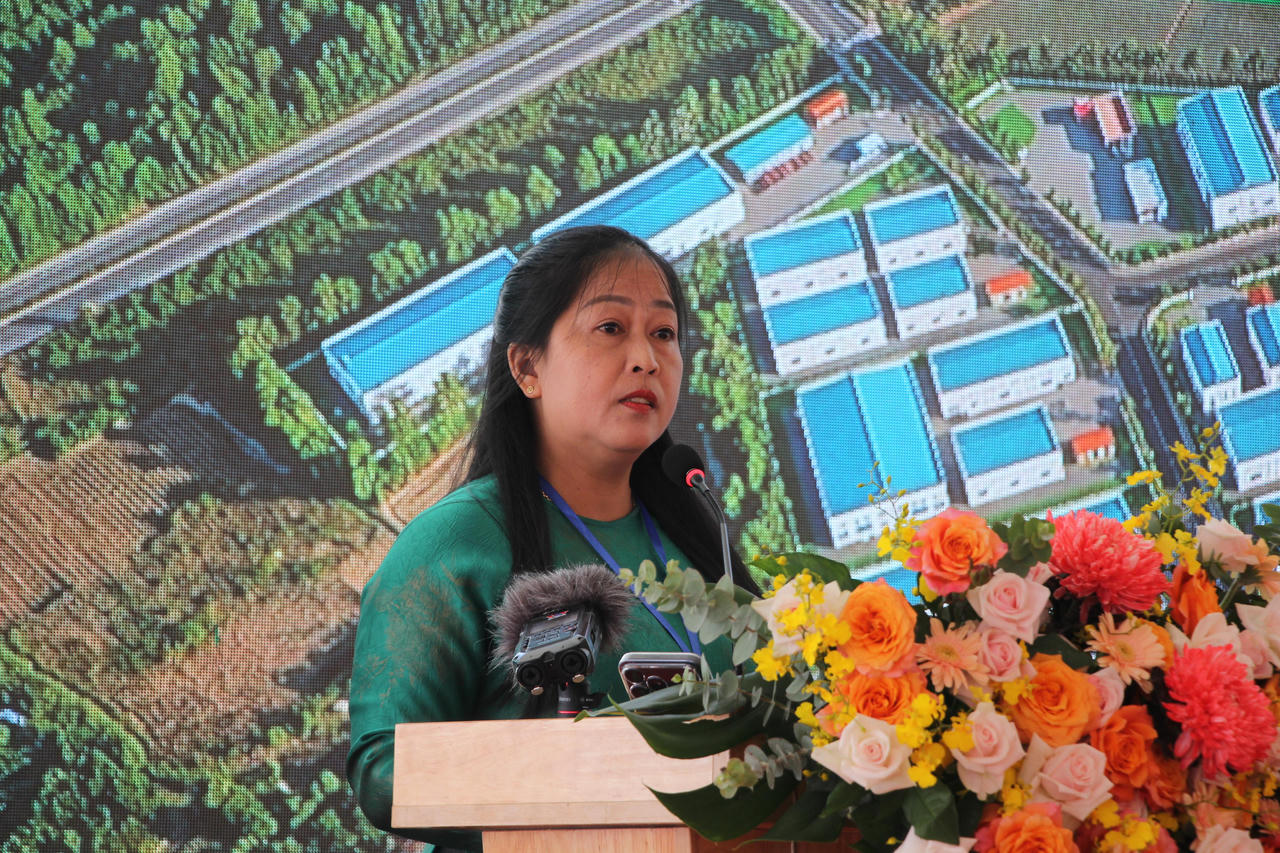 Bà Đinh Thị Minh Hà - Bí thư Đảng ủy, Chủ tịch HĐND xã Hra kỳ vọng dự án Cụm công nghiệp Mang Yang số 2 sẽ tạo đột phá cho địa phương. Ảnh: N.Luật.