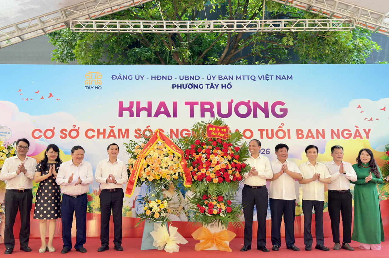 Khai trương ‘Cơ sở chăm sóc người cao tuổi ban ngày’ phường Tây Hồ