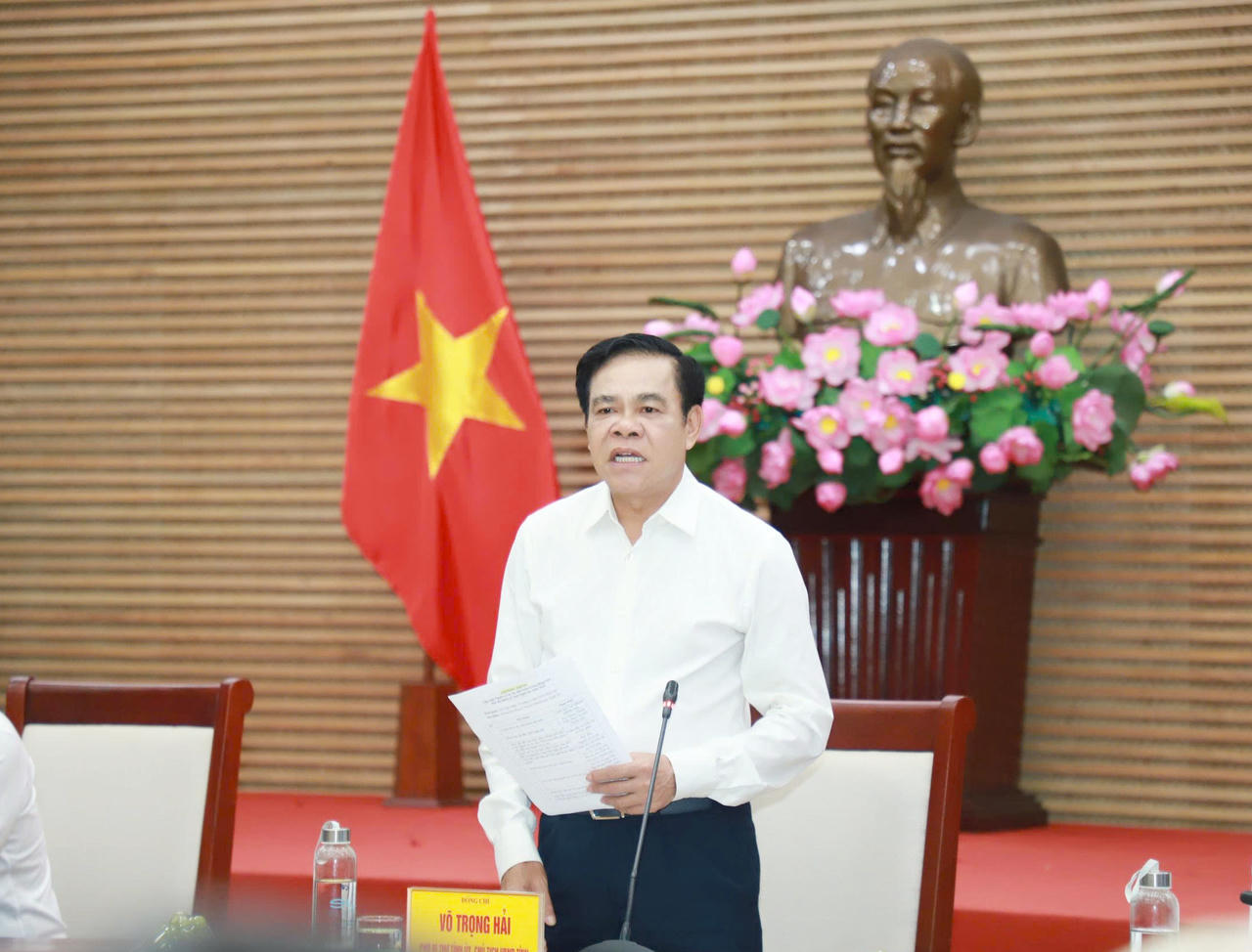 Chủ tịch UBND tỉnh Nghệ An Võ Trọng Hải phát biểu tại buổi gặp mặt. (ảnh Ngô Toàn)