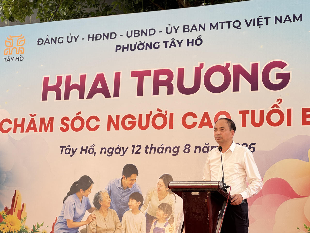 Bí thư Đảng ủy, Chủ tịch HĐND phường Tây Hồ phát biểu tại chương trình: (Ảnh: PV)