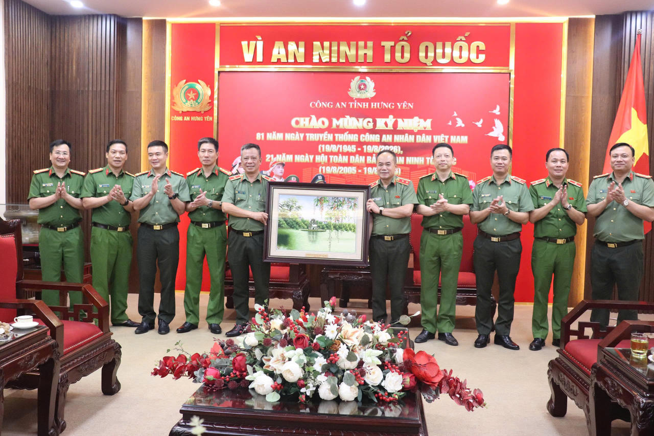 Tiếp nối mạch nguồn truyền thống: Công an Hà Nội tri ân Anh hùng liệt sĩ Bùi Thị Cúc