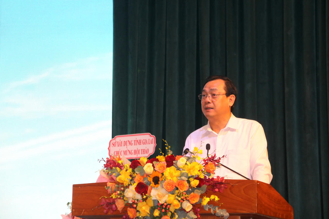 Ông Nguyễn Trùng Khánh - Cục trưởng Cục Du lịch Quốc gia Việt Nam trình bày tham luận tại hội thảo. (Ảnh: Đình Phùng)