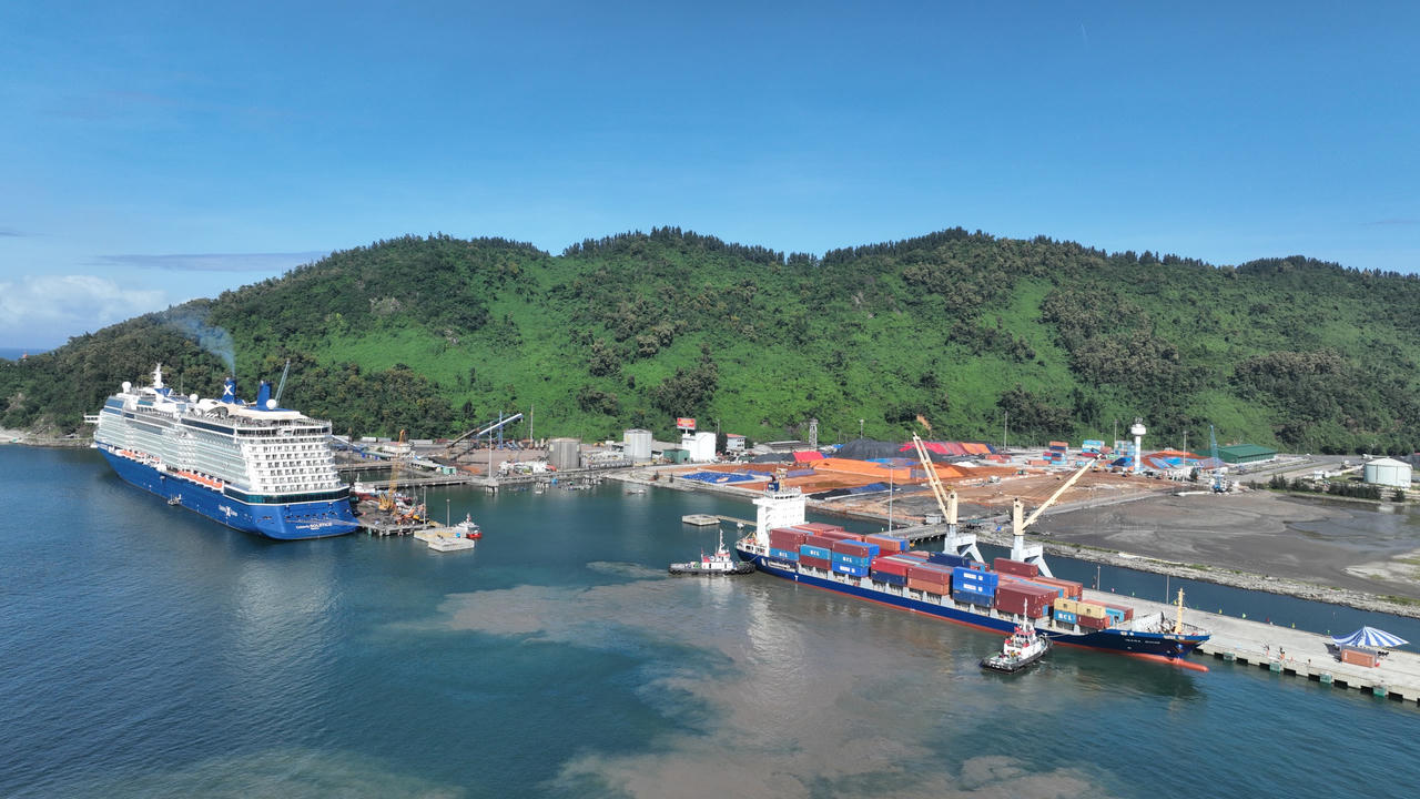 Hệ thống cảng, kho bãi, logistics... tại cảng Chân Mây đã và đang được đầu tư triển khai. (Ảnh: T.Nhung)
