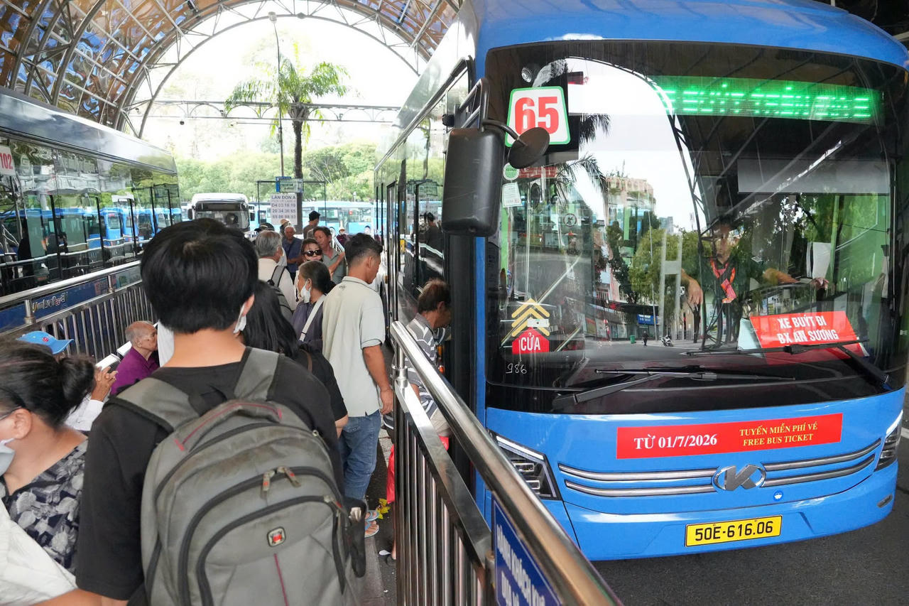 Xe buýt miễn phí tại TP HCM tăng 44% khách