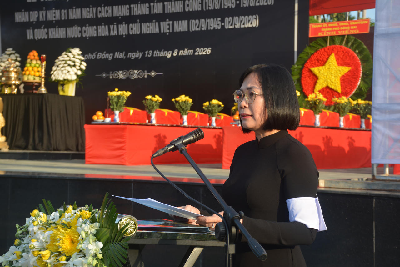 Bà Nguyễn Thị Hoàng, Phó Chủ tịch UBND, Trưởng ban Chỉ đạo thành phố Đồng Nai về tìm kiếm, quy tập và xác định danh tính hài cốt liệt sĩ. Ảnh: Trọng Trung