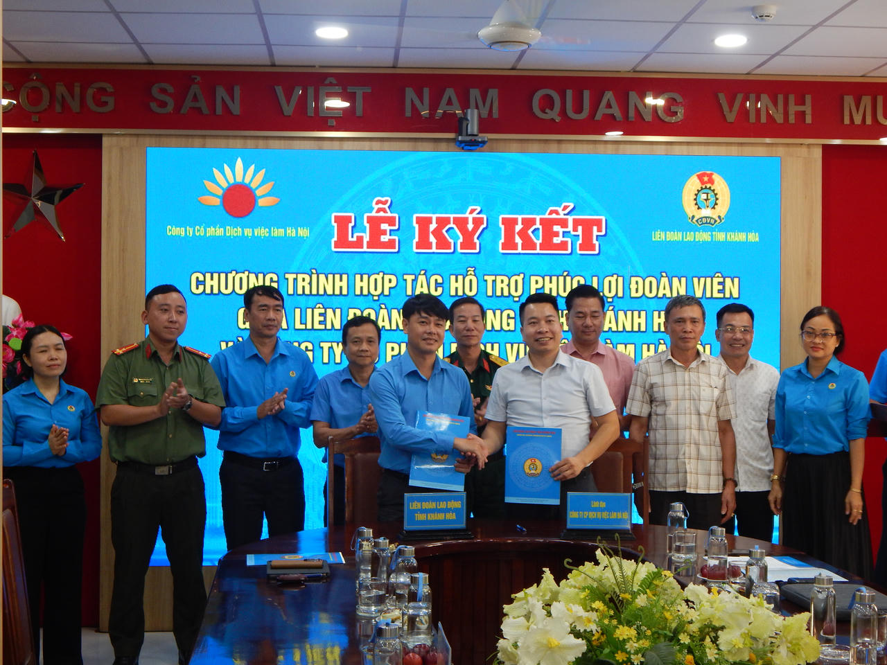 Liên đoàn Lao động tỉnh Khánh Hòa tổ chức chương trình ký kết hợp tác hỗ trợ phúc lợi đoàn viên năm 2026 với Công ty Cổ phần Dịch vụ việc làm Hà Nội.