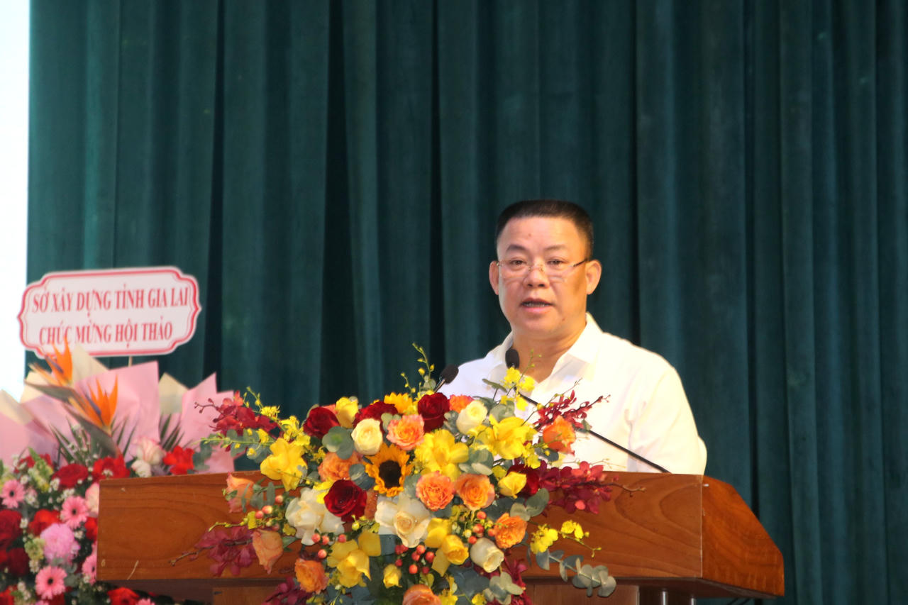 Ông Trịnh Quốc Cường - Phó vụ trưởng Vụ Kế hoạch - Tài chính trình bày tham luận tại hội thảo. (Ảnh: Đình Phùng)
