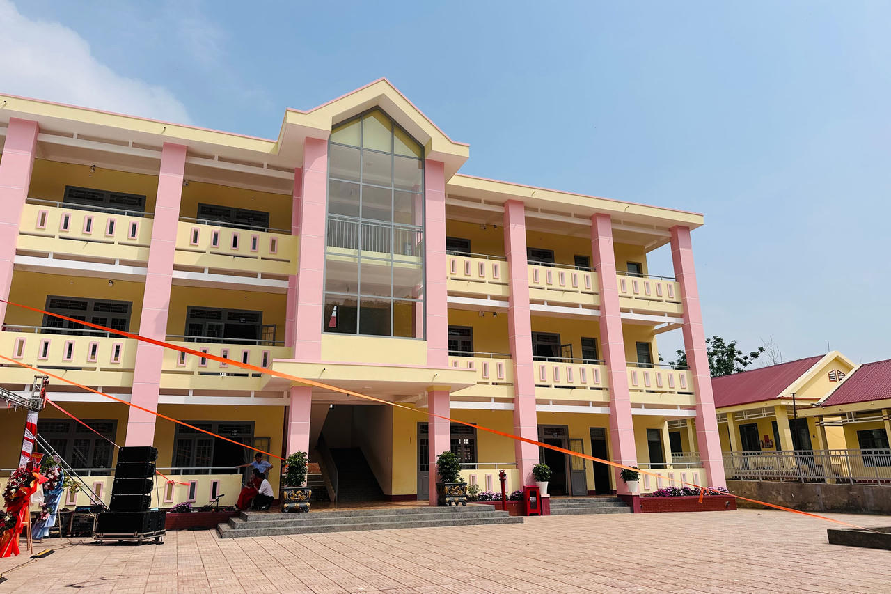 Công trình Trường Phổ thông dân tộc bán trú Tiểu học Vừ A Dính tại xã Tà Đùng, tỉnh Lâm Đồng.