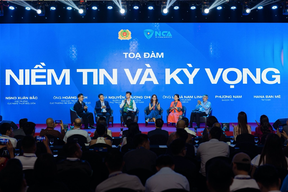 KOL Summit 2025 quy tụ gần 300 KOL cùng nhiều nghệ sĩ, nhà sáng tạo nội dung có sức ảnh hưởng. Ảnh: BTC