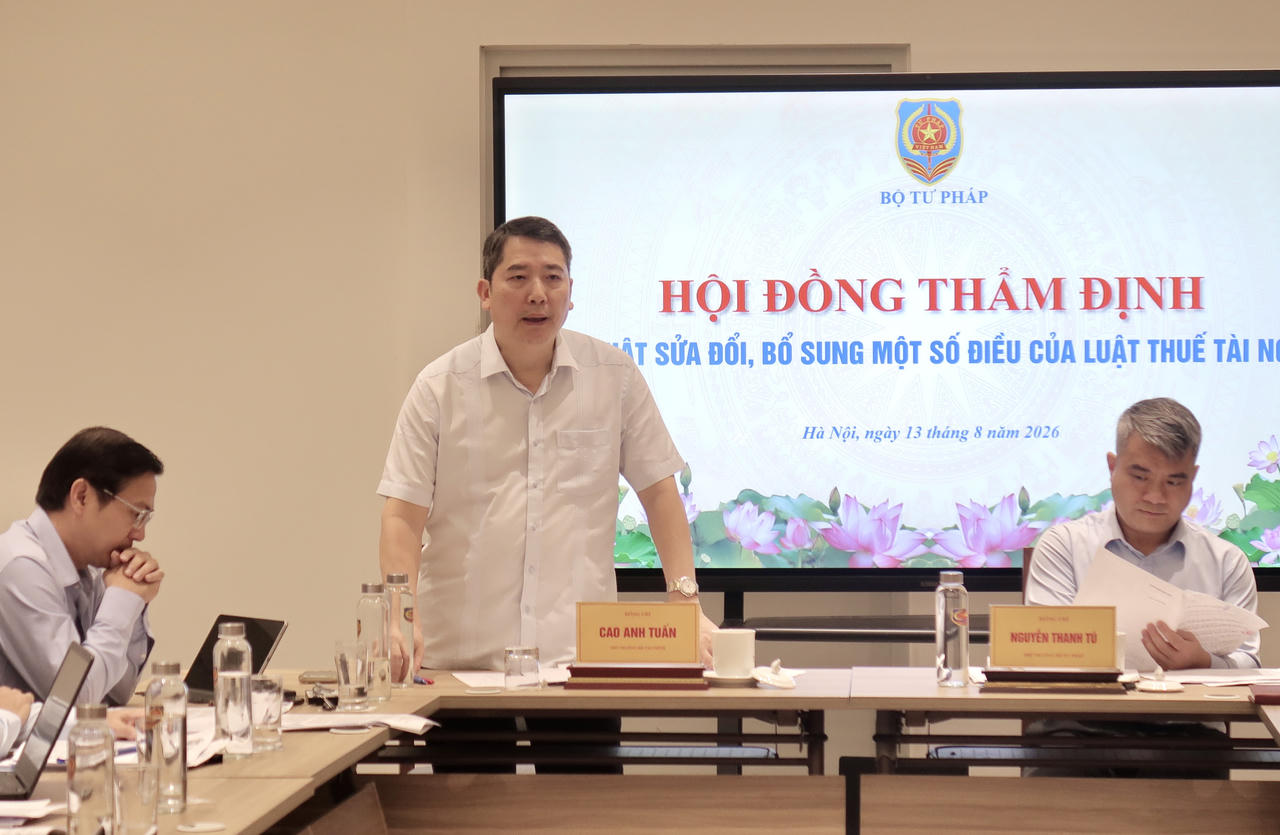 Thứ trưởng Bộ Tài chính Cao Anh Tuấn phát biểu tại buổi thẩm định.