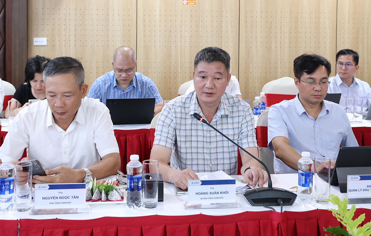 Ông Hoàng Xuân Khôi – Quyền Tổng giám đốc EVNNPT phát biểu tại buổi làm việc