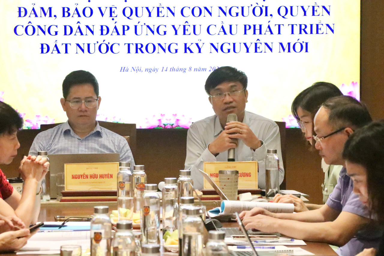 TS. Nguyễn Văn Cương, Viện trưởng Viện Chiến lược và Khoa học pháp lý và TS. Nguyễn Hữu Huyên, Vụ trưởng Vụ Hợp tác quốc tế - Bộ Tư pháp đồng chủ trì Hội thảo.