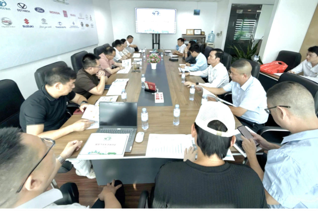 Đại diện Tập đoàn Phương Đỉnh và Công ty Cổ phần Đầu tư Hạ tầng Khu công nghiệp Bảo Minh làm việc với Hiệp hội Các nhà sản xuất ô tô Việt Nam (VAMA) ngày 6/8/2026. (Ảnh: Khu CNBM)