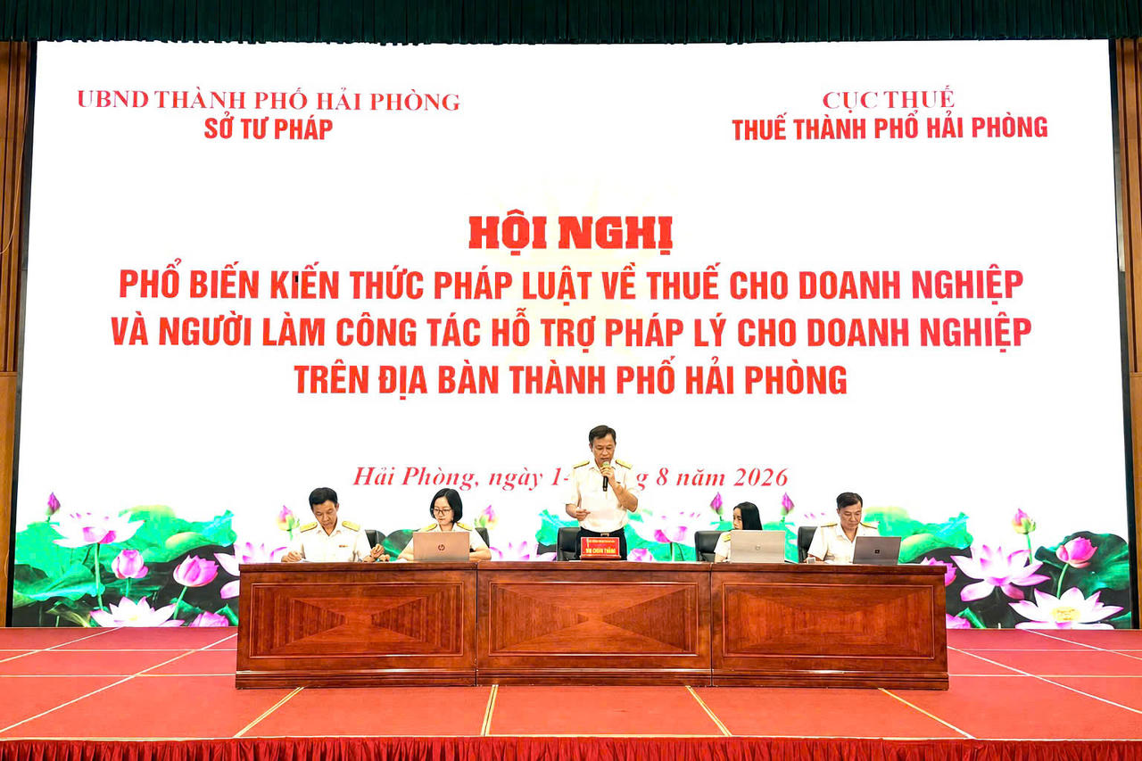 Thuế thành phố Hải Phòng đối thoại, giải đáp vướng mắc trực tiếp. (Ảnh Cổng TTĐT Hải Phòng)