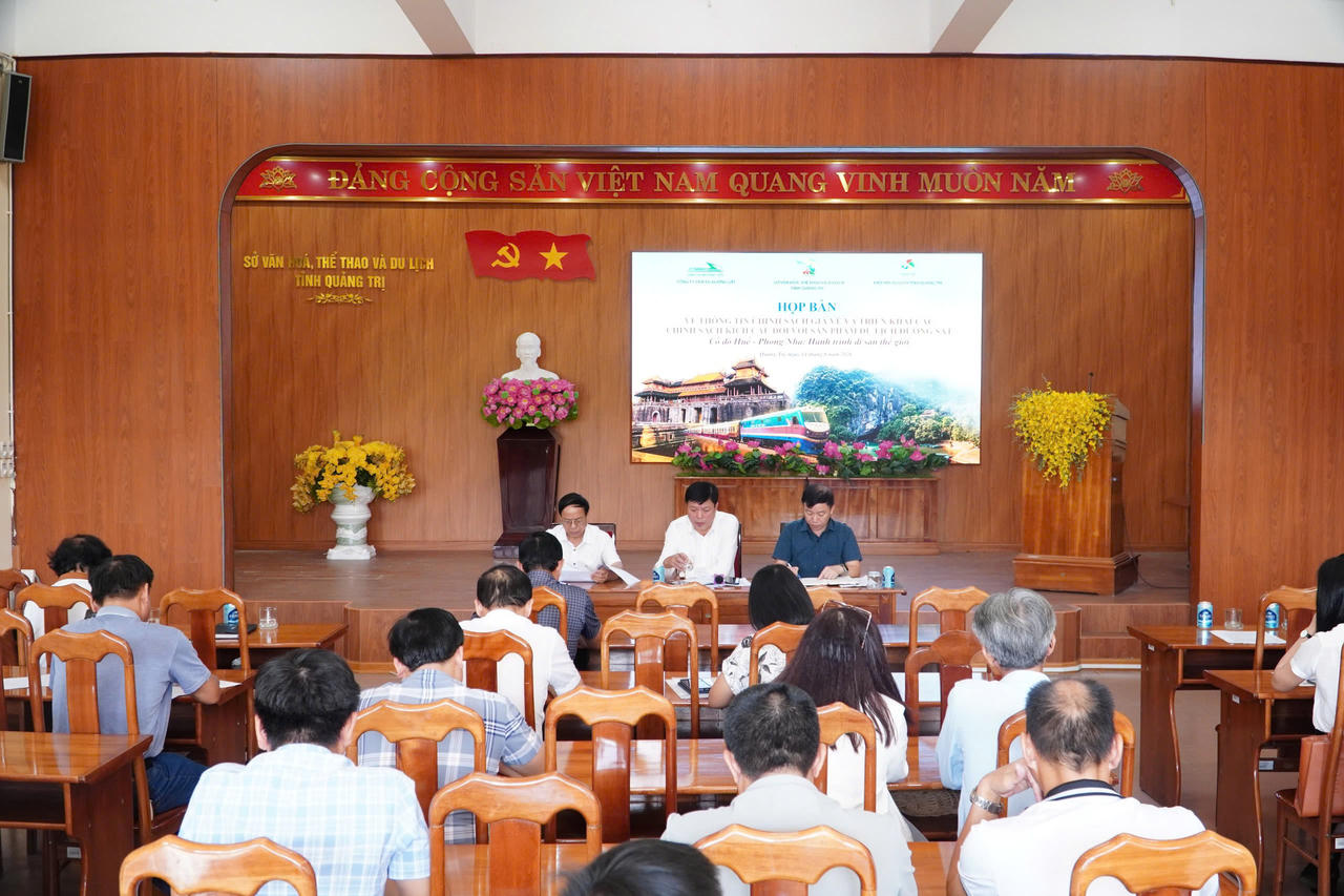 Quang cảnh cuộc họp thông tin về chính sách giá vé và triển khai các chính sách kích cầu đối với sản phẩm du lịch đường sắt Cố đô Huế - Phong Nha: Hành trình di sản thế giới. (Ảnh: Minh Phương)