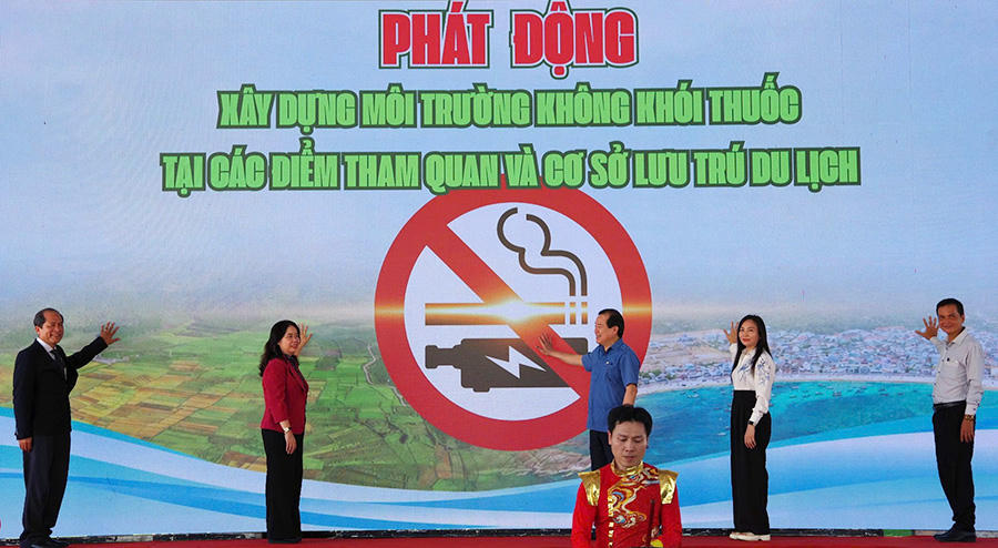 Lễ phát động xây dựng môi trường không khói thuốc tại các điểm du lịch tại tỉnh Gia Lai. (Ảnh: Cục Du lịch QGVN).